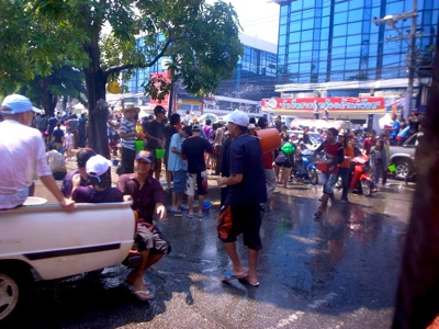 タイ水掛祭り